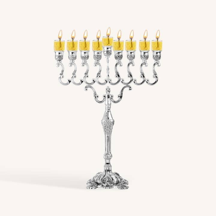 Précommande - Hanoukia à l'huile sur pied, en métal plaqué argent 41,9 cm - Bayit Tova