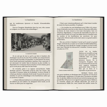 Pages d'un livre ouvert en français sur Rabbi Nahman avec photos du marché d'Istanbul et de la tombe de Rabbi Naftali Katz