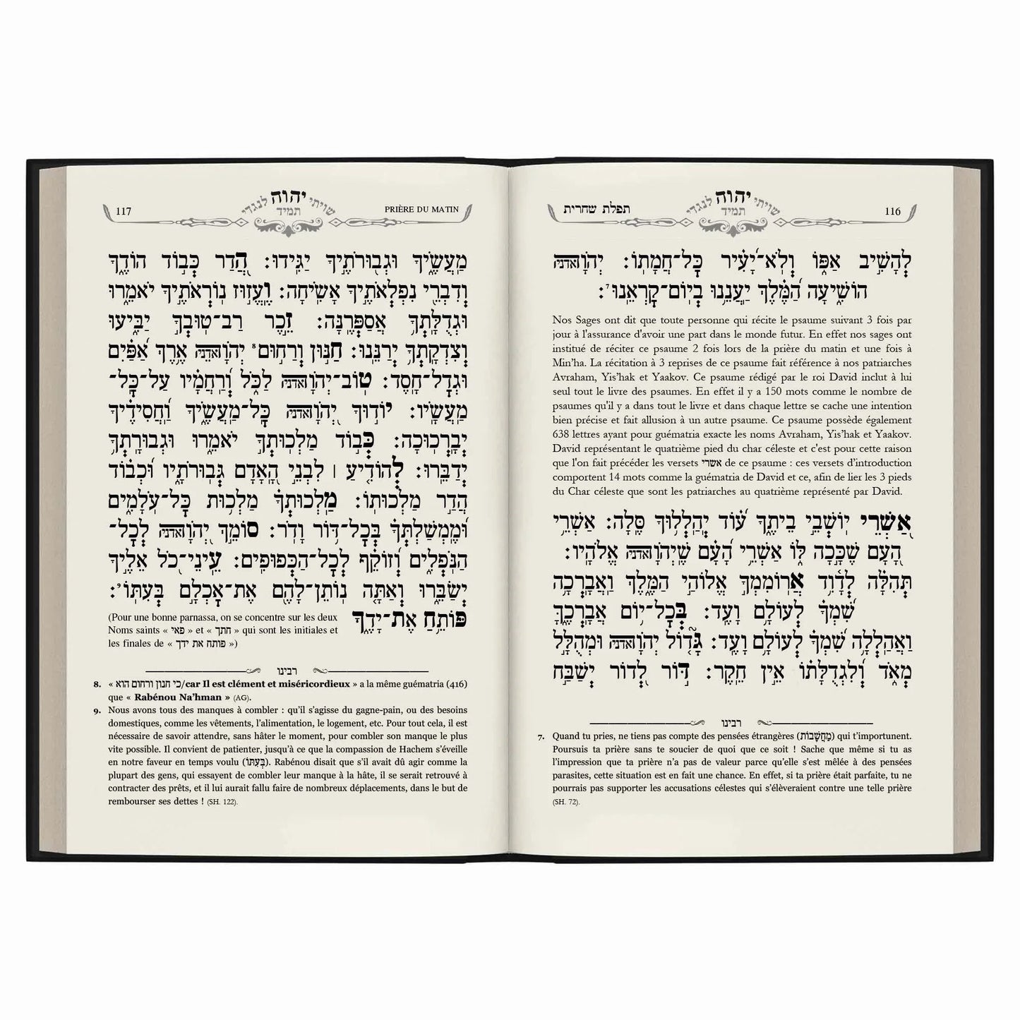 Livre sacré juif ouvert avec textes en hébreu et français, prières du matin détaillées