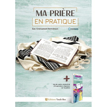 Livre 'Ma prière en pratique' avec talit et livre ouvert sur fond bois clair, édition Torah-Box