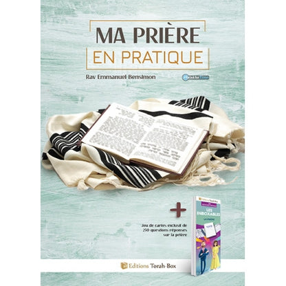 Livre 'Ma prière en pratique' avec talit et livre ouvert sur fond bois clair, édition Torah-Box
